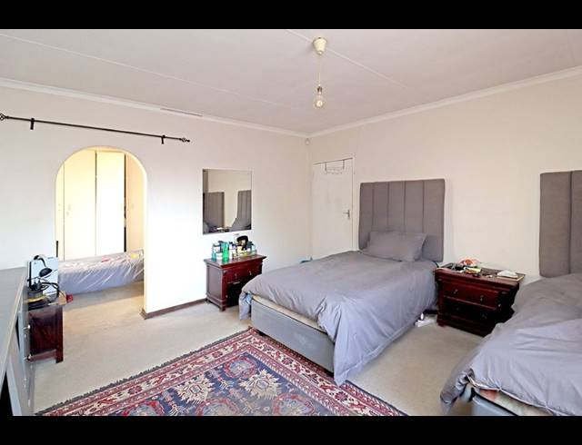4 BEDROOM HOUSE FOR SALE IN KENSINGTON